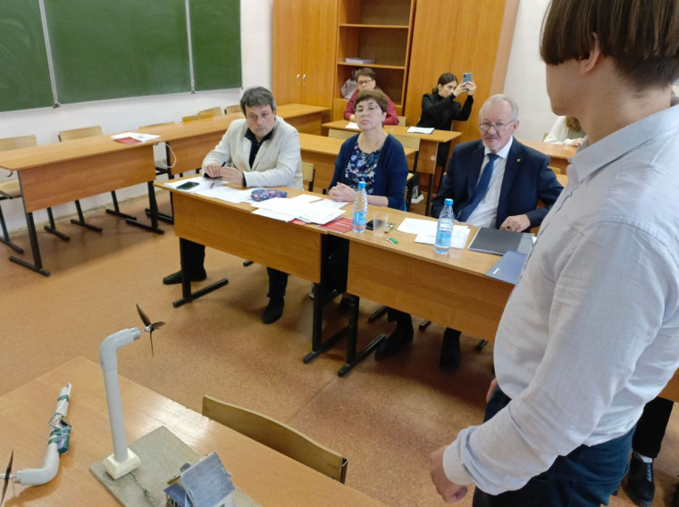 Старшеклассники лицея защитили индивидуальные проекты.